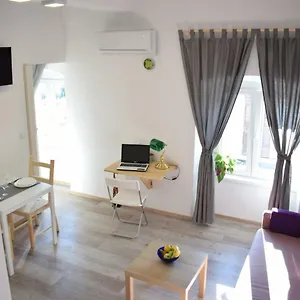 https://studio-apartman-nicole.in-istria.net